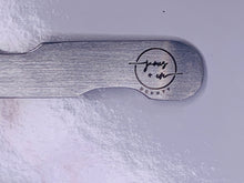 Load image into Gallery viewer, The bby Tweezer
